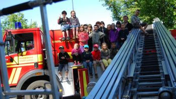 Grundschüler besuchen die Freiwillige Feuerwehr
